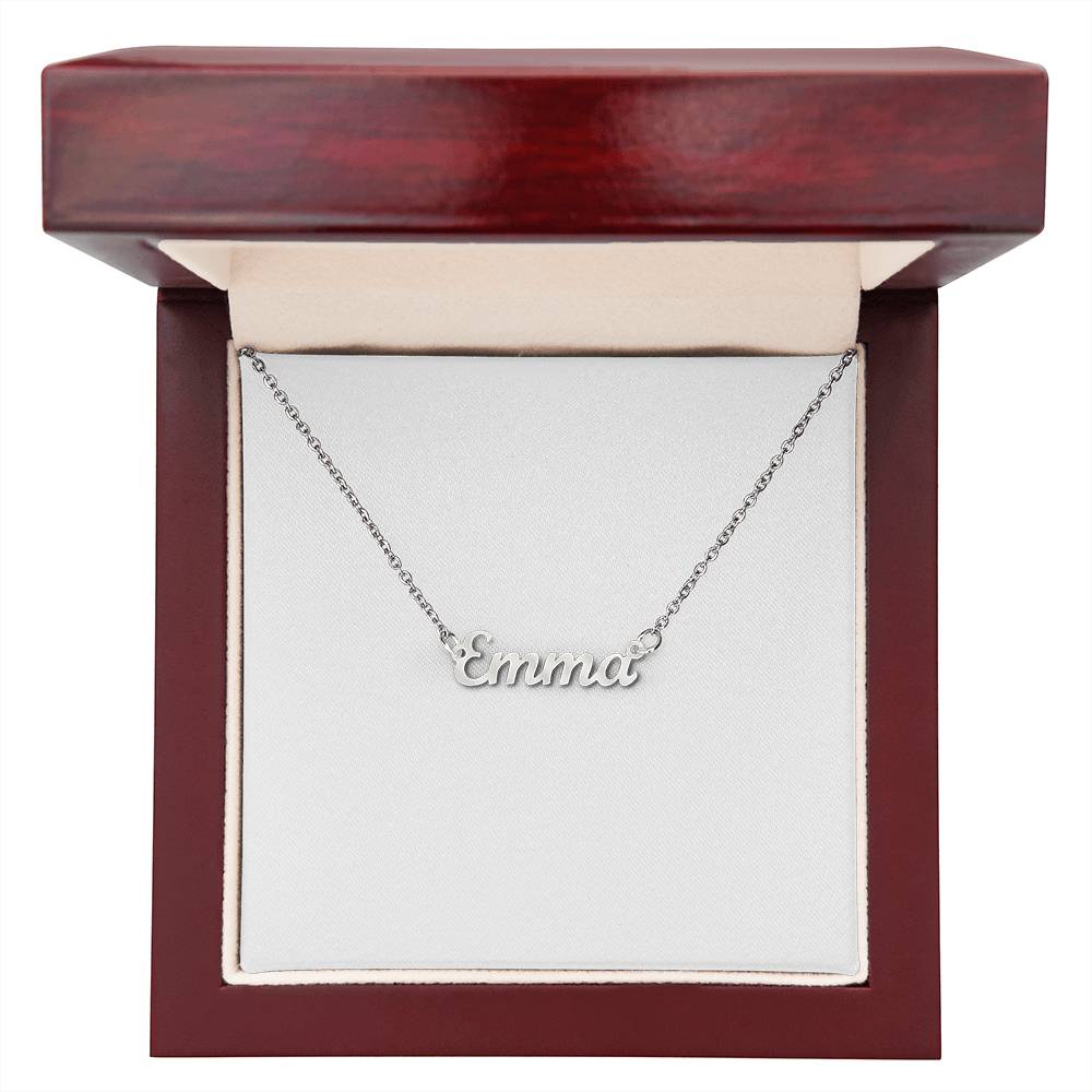Classic style name necklace